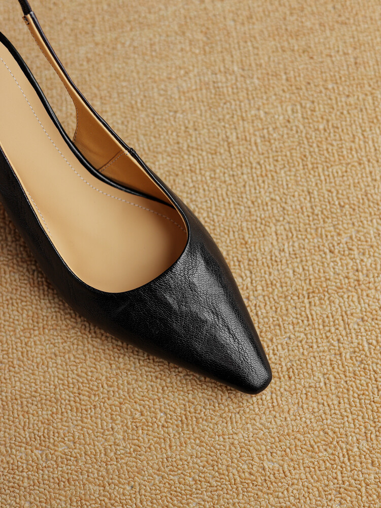 Black Pumps