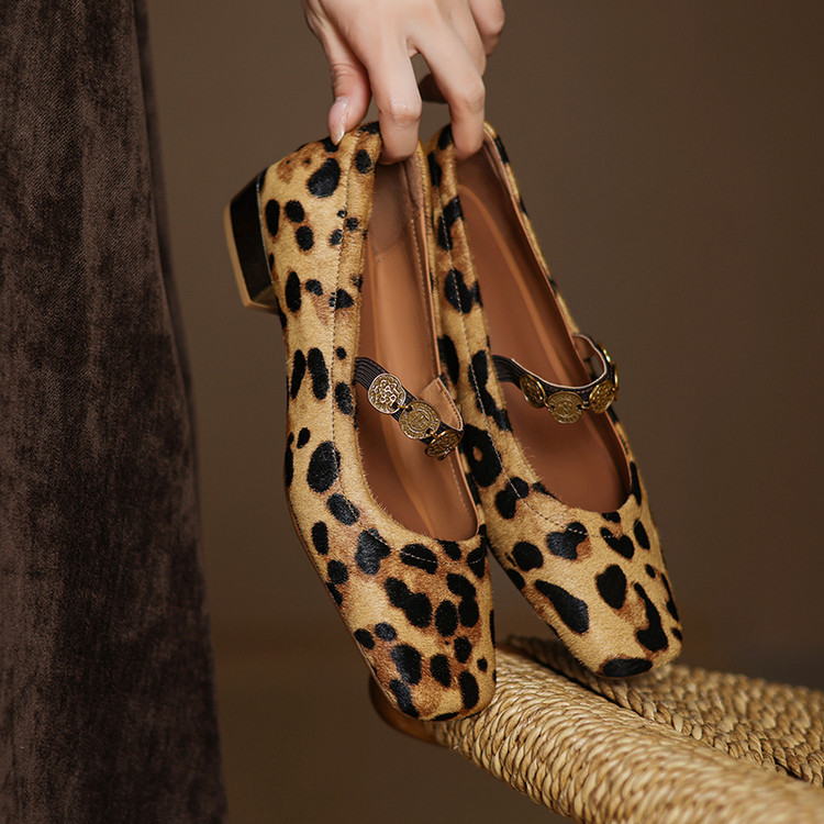 Square-toe Flats