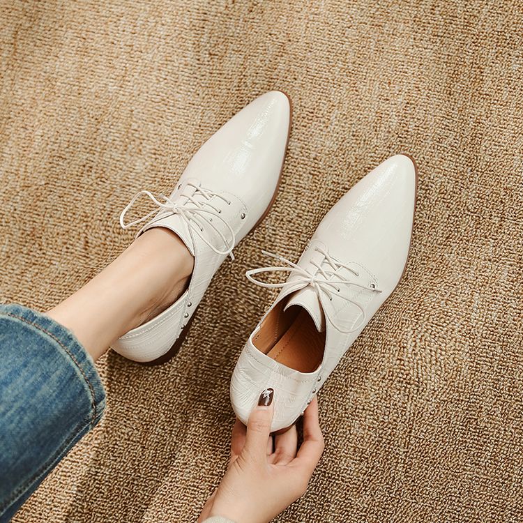 Pointed-Toe Oxford