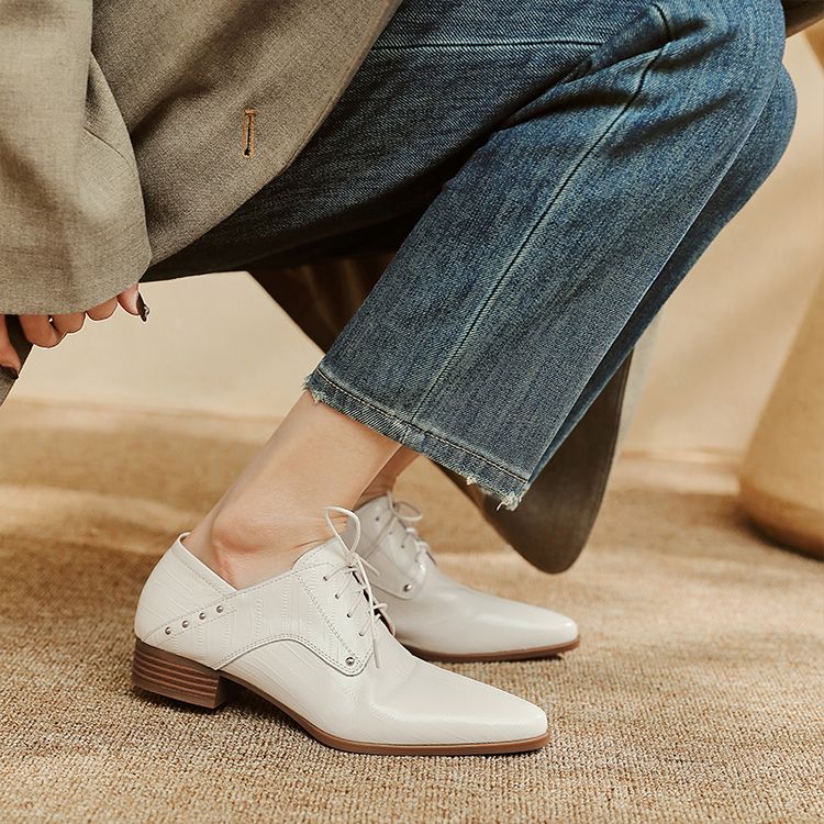 Pointed-Toe Oxford