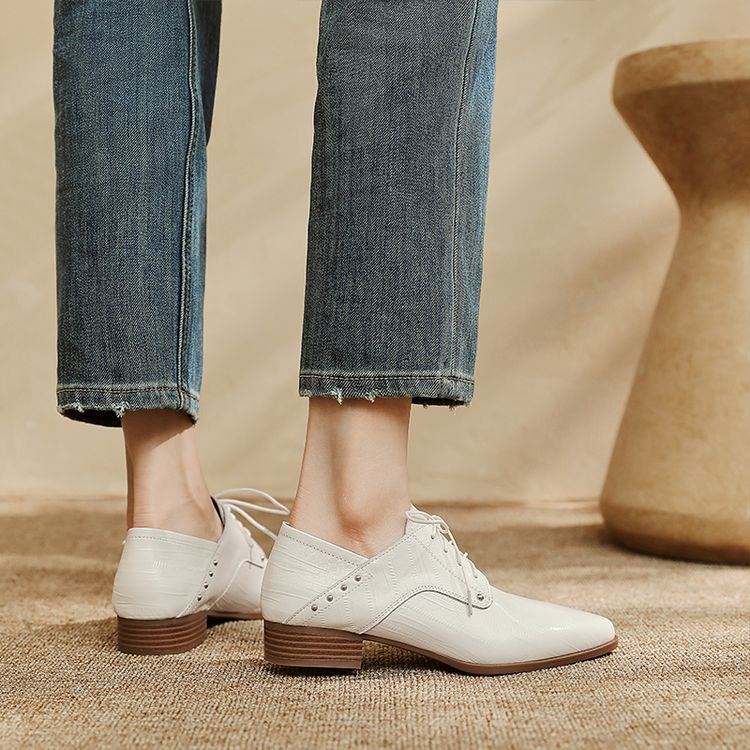 Pointed-Toe Oxford