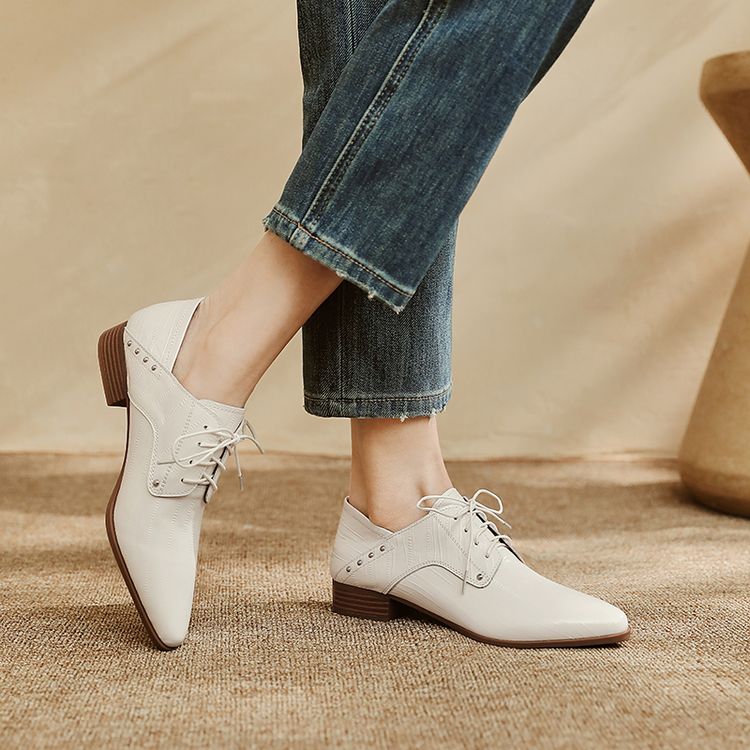 Pointed-Toe Oxford