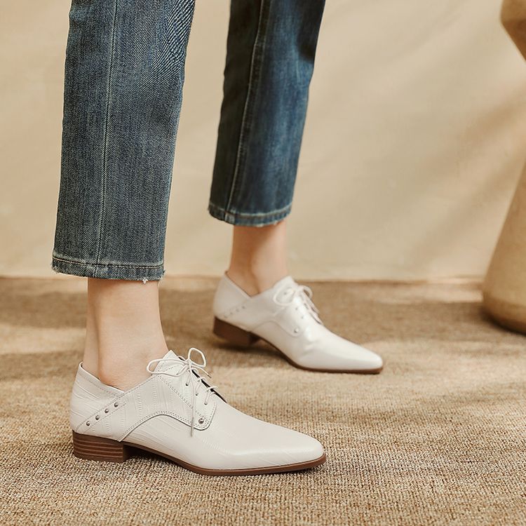 Pointed-Toe Oxford