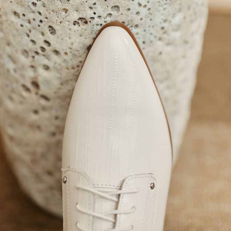 Pointed-Toe Oxford