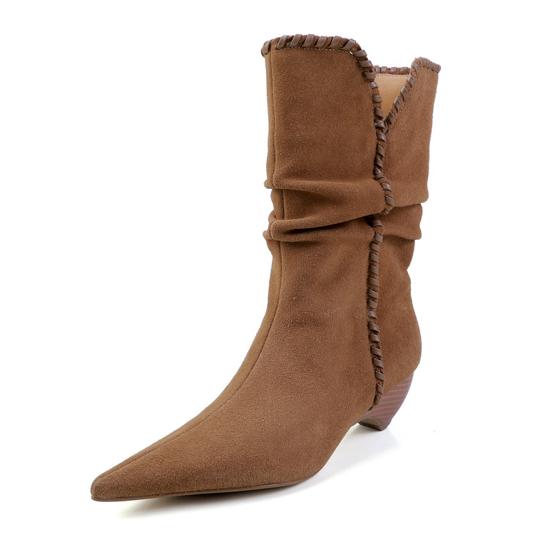 Pointed-toe Boots