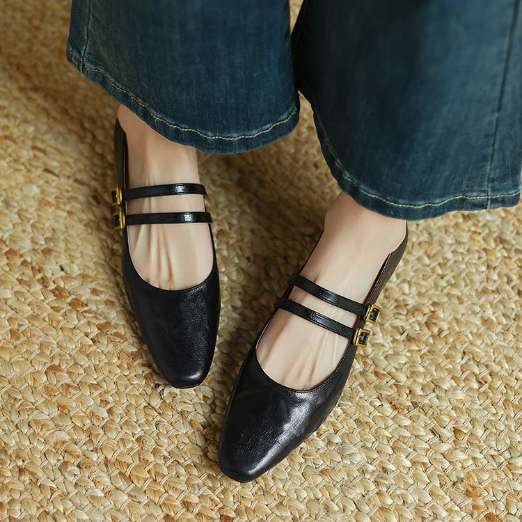 Black Pointed-toe Flats
