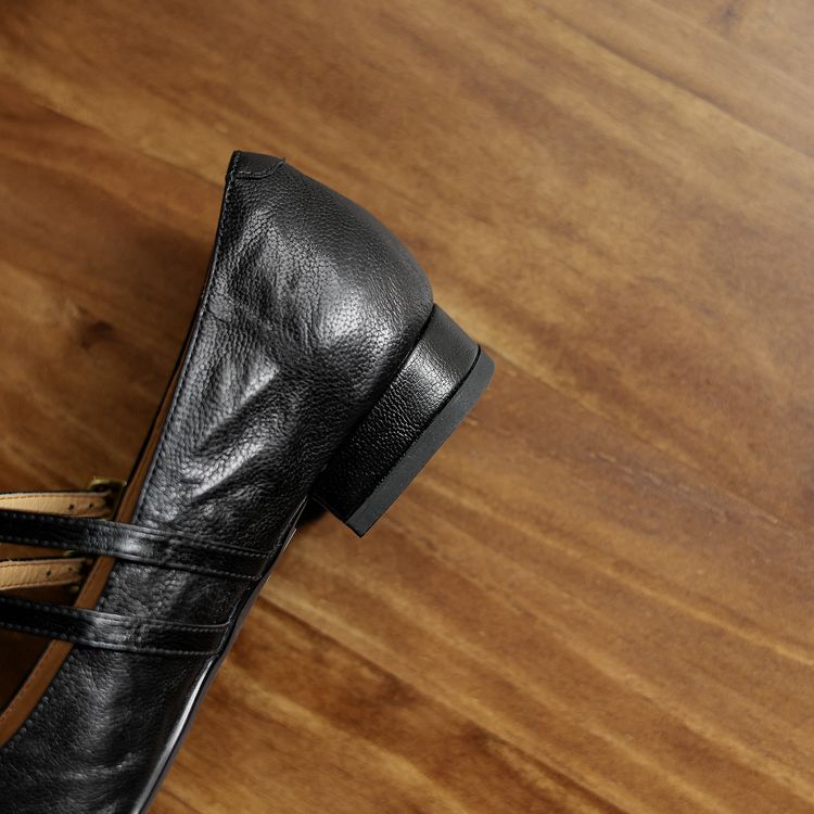 Black Pointed-toe Flats