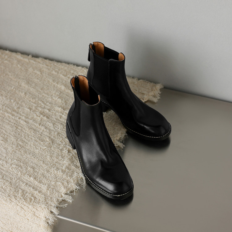 Black chelsea Boots
