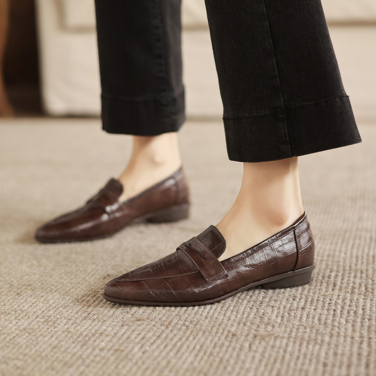Pointed-toe Classic Loafers