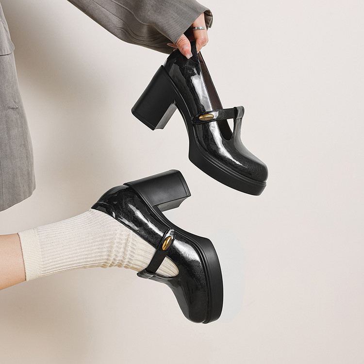 Black Round-toe Platform