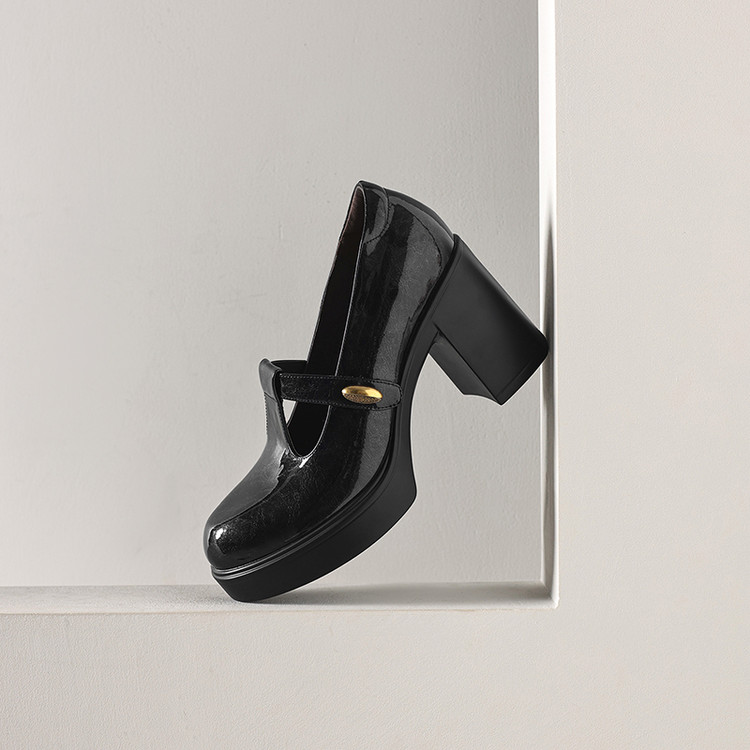 Black Round-toe Platform
