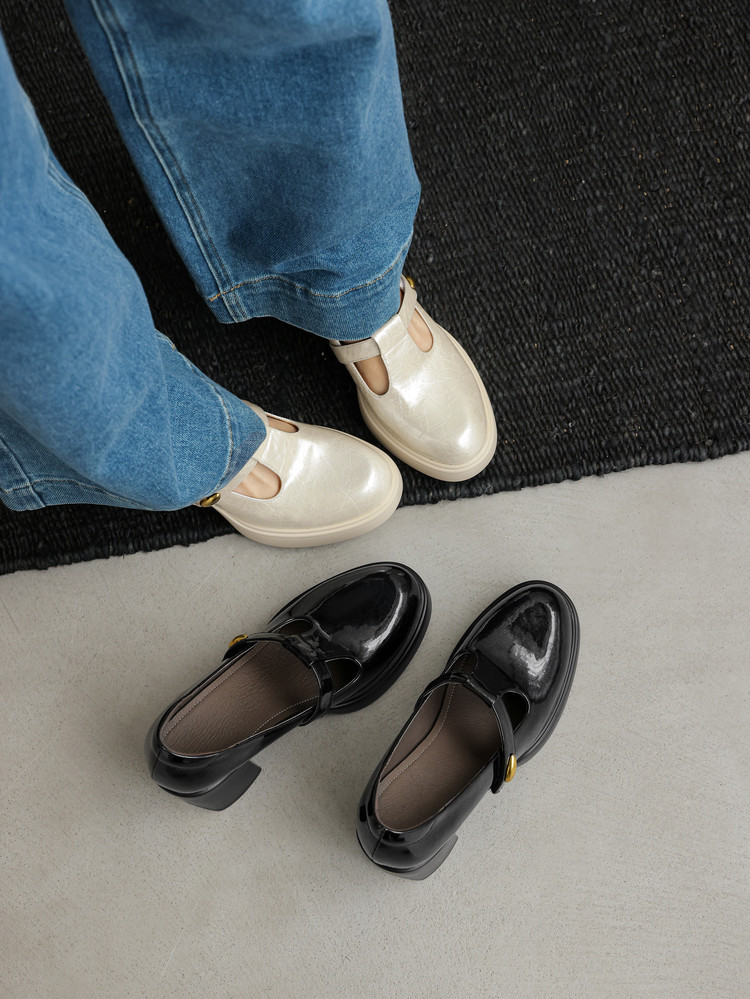 Black Round-toe Platform