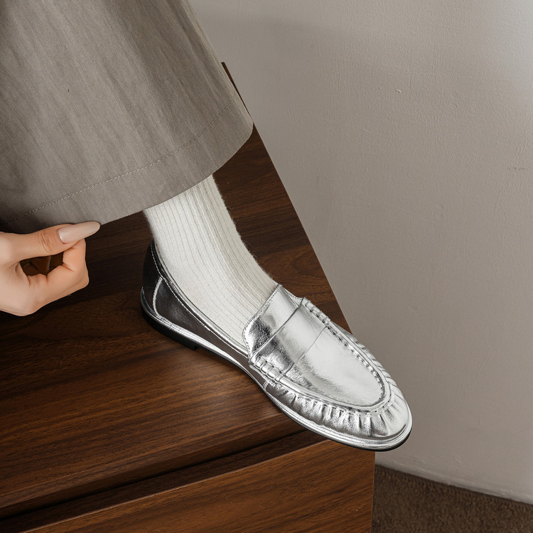 Silver Round-toe Loafer