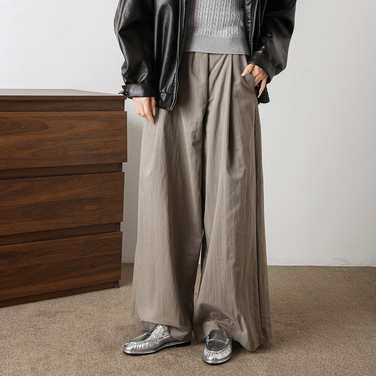 Silver Round-toe Loafer