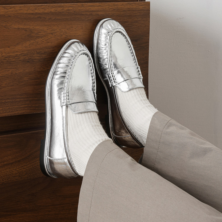 Silver Round-toe Loafer
