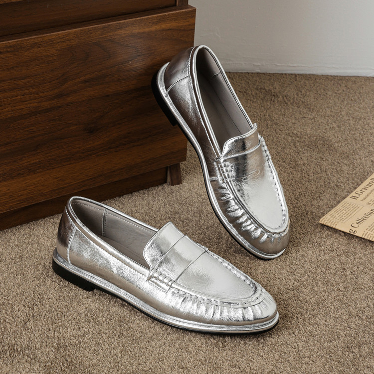 Silver Round-toe Loafer