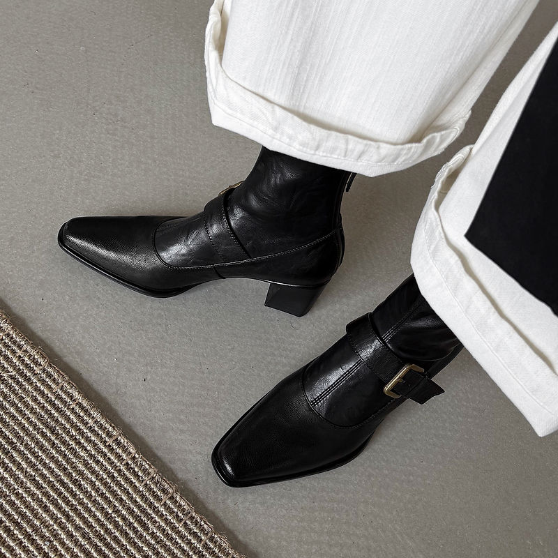 Black Pointed-toe Boots