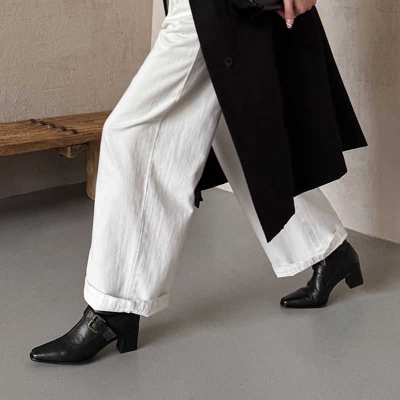 Black Pointed-toe Boots